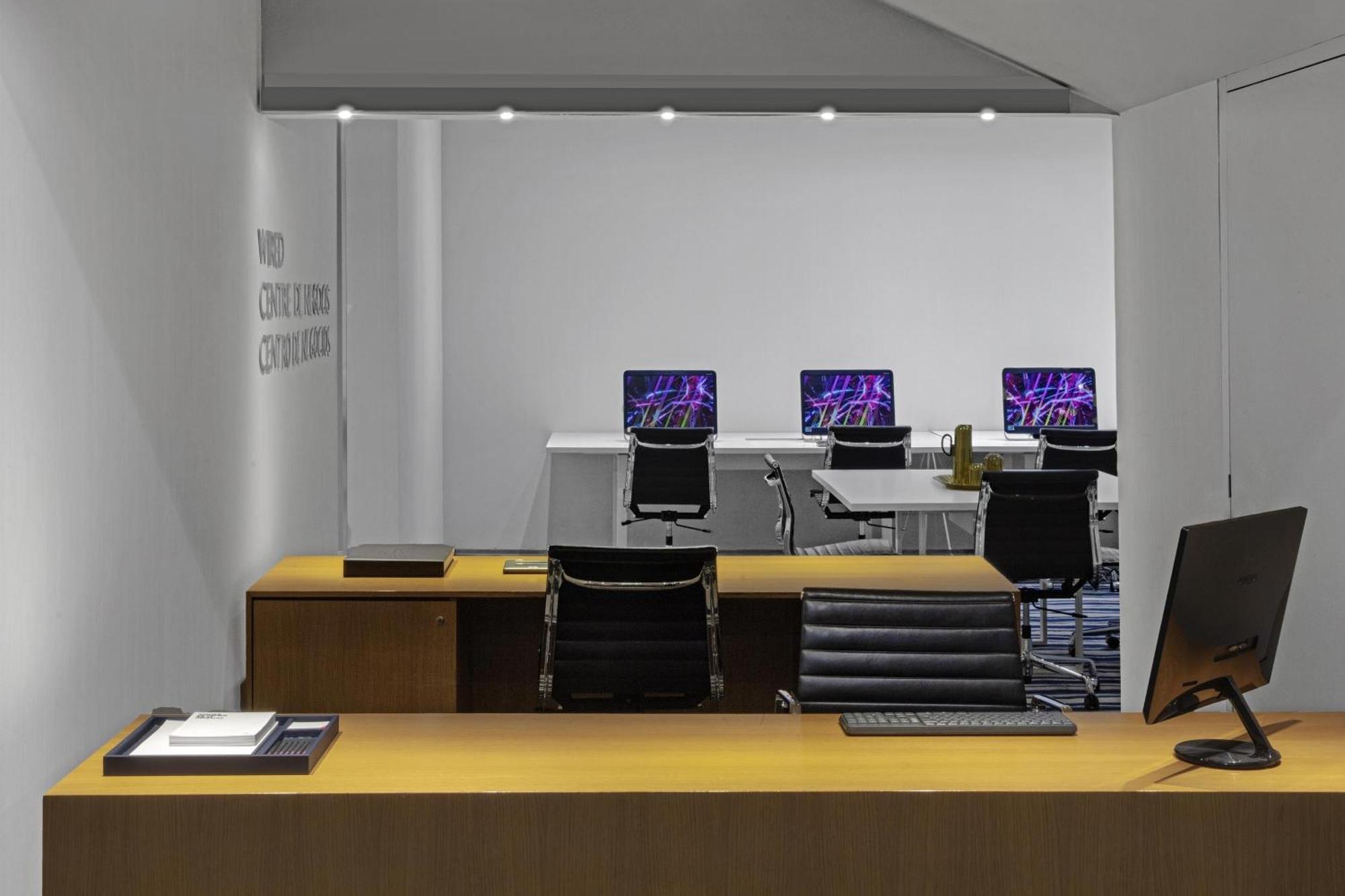 Hotel W Barcellona Esterno foto A typical office