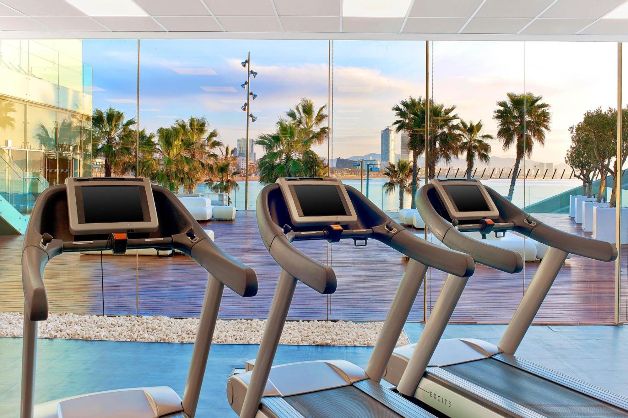 Hotel W Barcellona Esterno foto A treadmill
