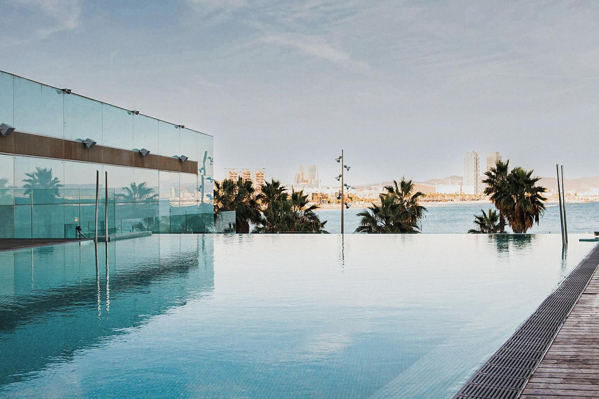 Hotel W Barcellona Esterno foto The pool at the hotel