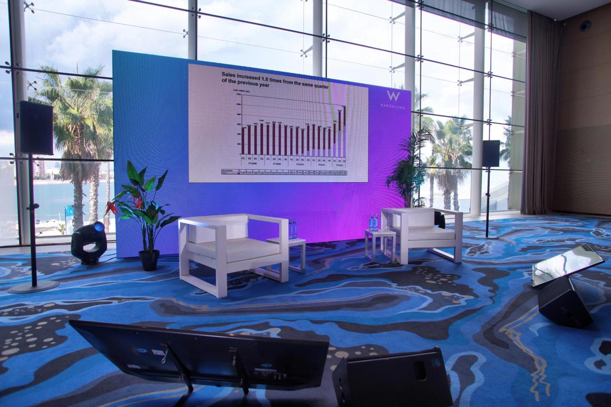 Hotel W Barcellona Esterno foto The stage at the 2015 World Economic Forum on the Middle East, Africa and India