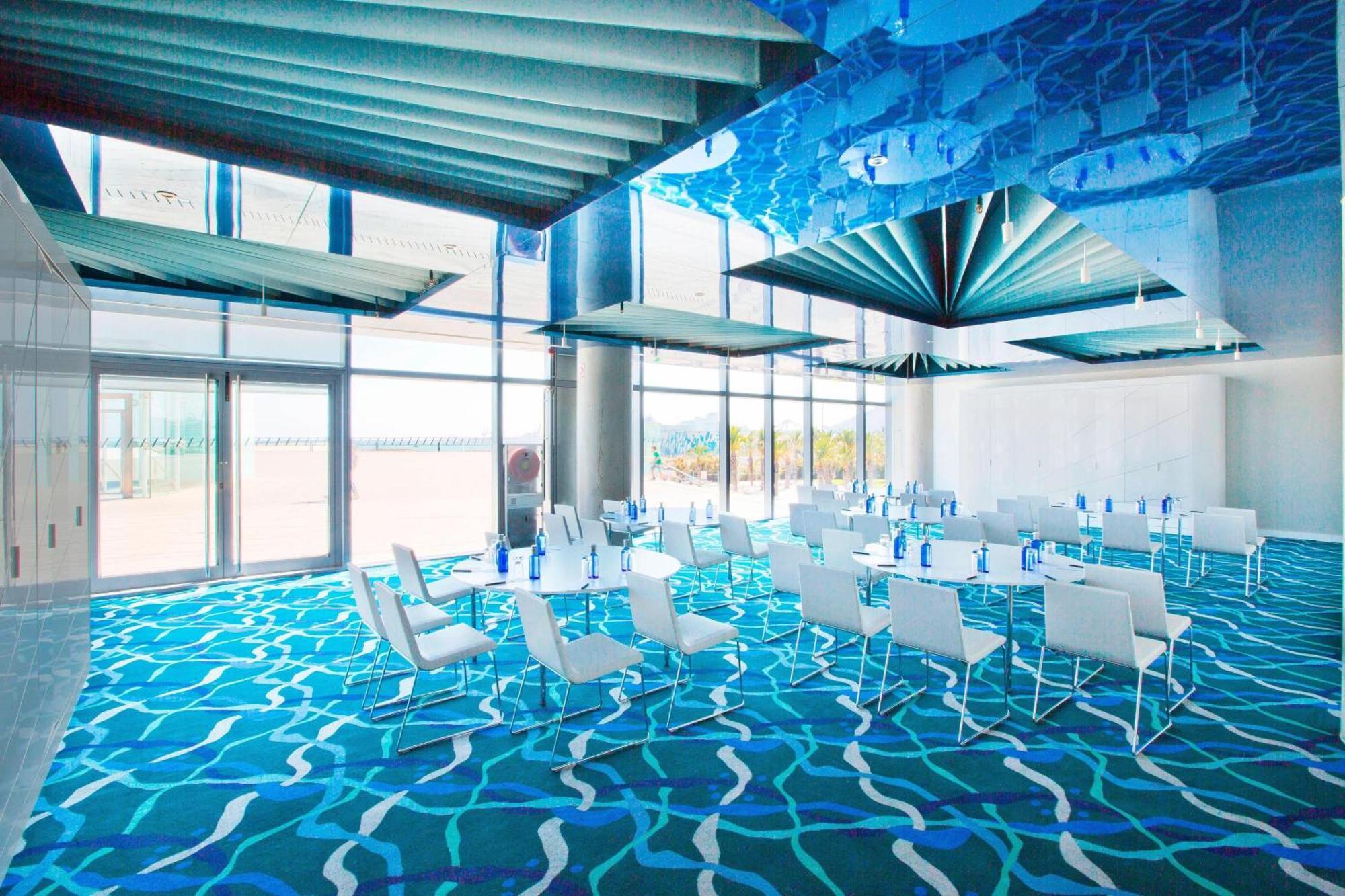 Hotel W Barcellona Esterno foto The interior of the convention centre