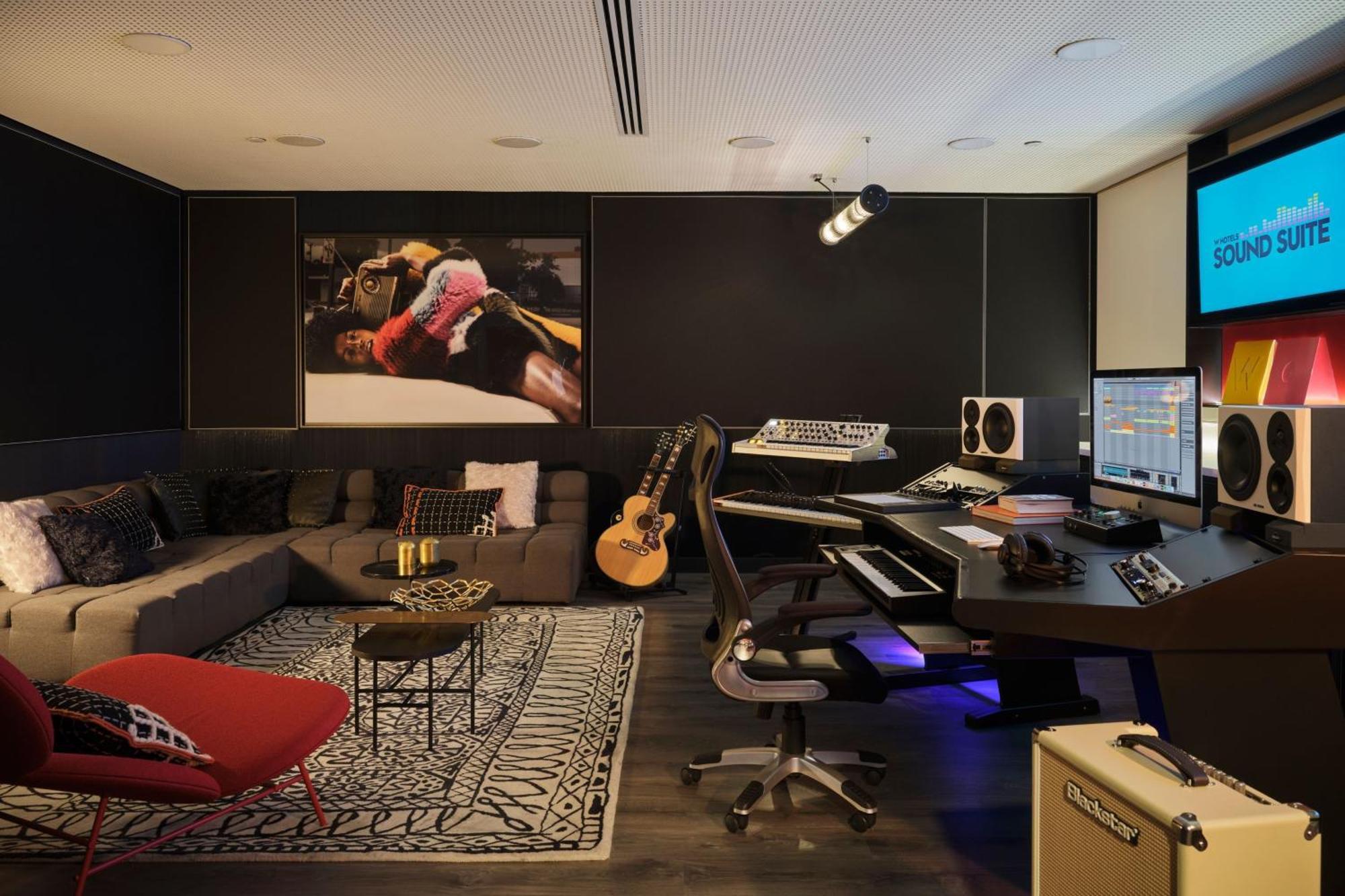 Hotel W Barcellona Esterno foto The studio of producer and songwriter, Steve Lee