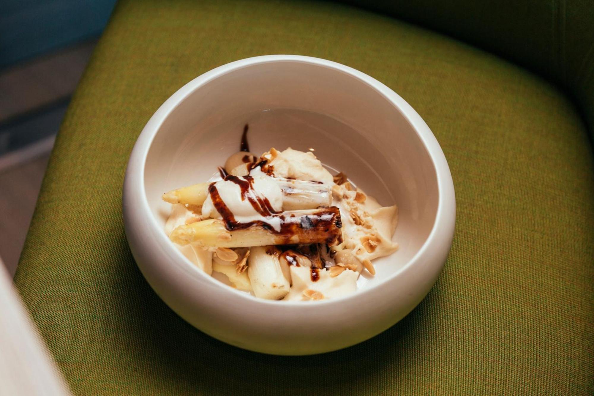 Hotel W Barcellona Esterno foto A bowl of banana pudding