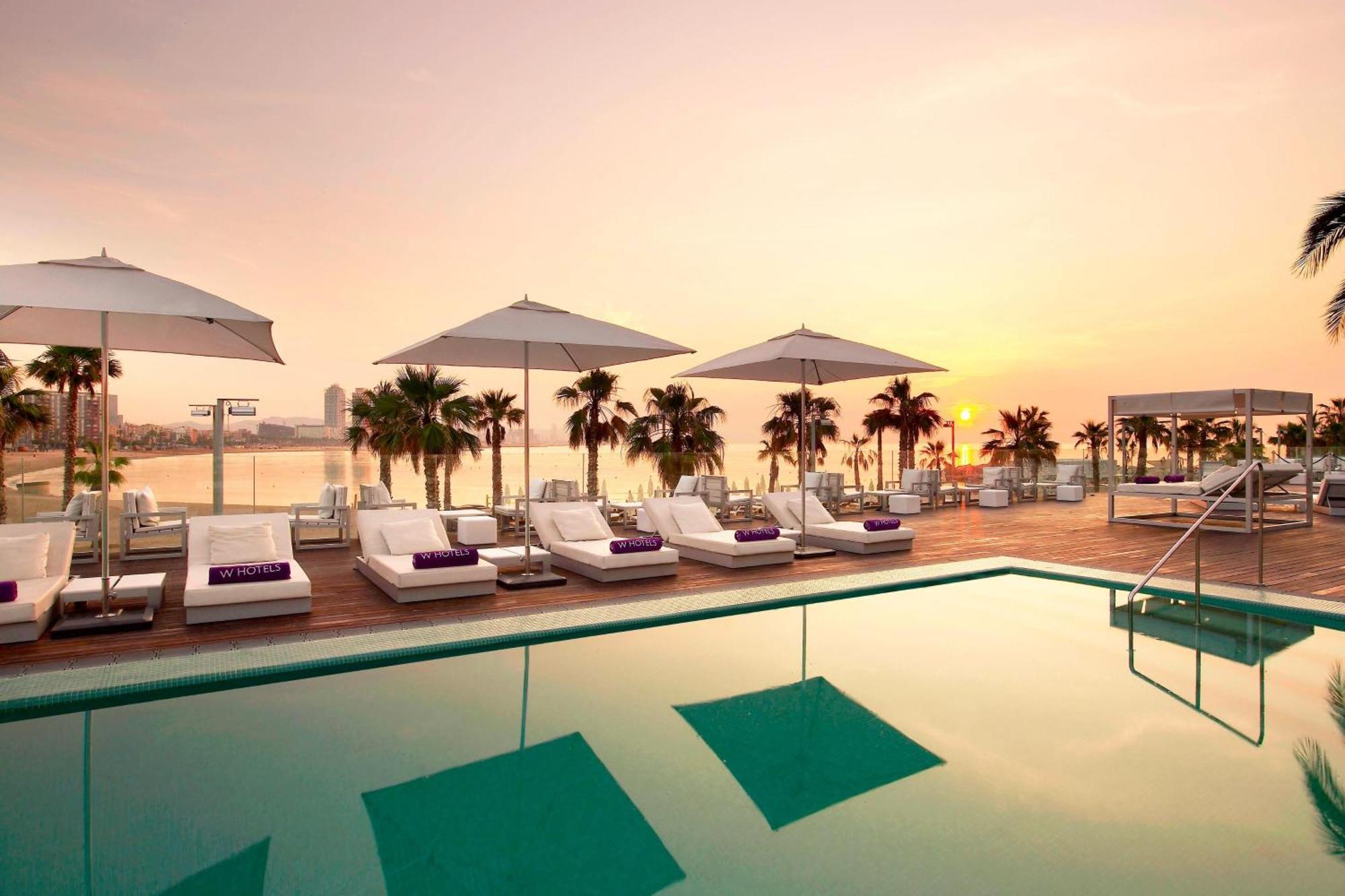 Hotel W Barcellona Esterno foto The rooftop pool at the W Abu Dhabi - Yas Island