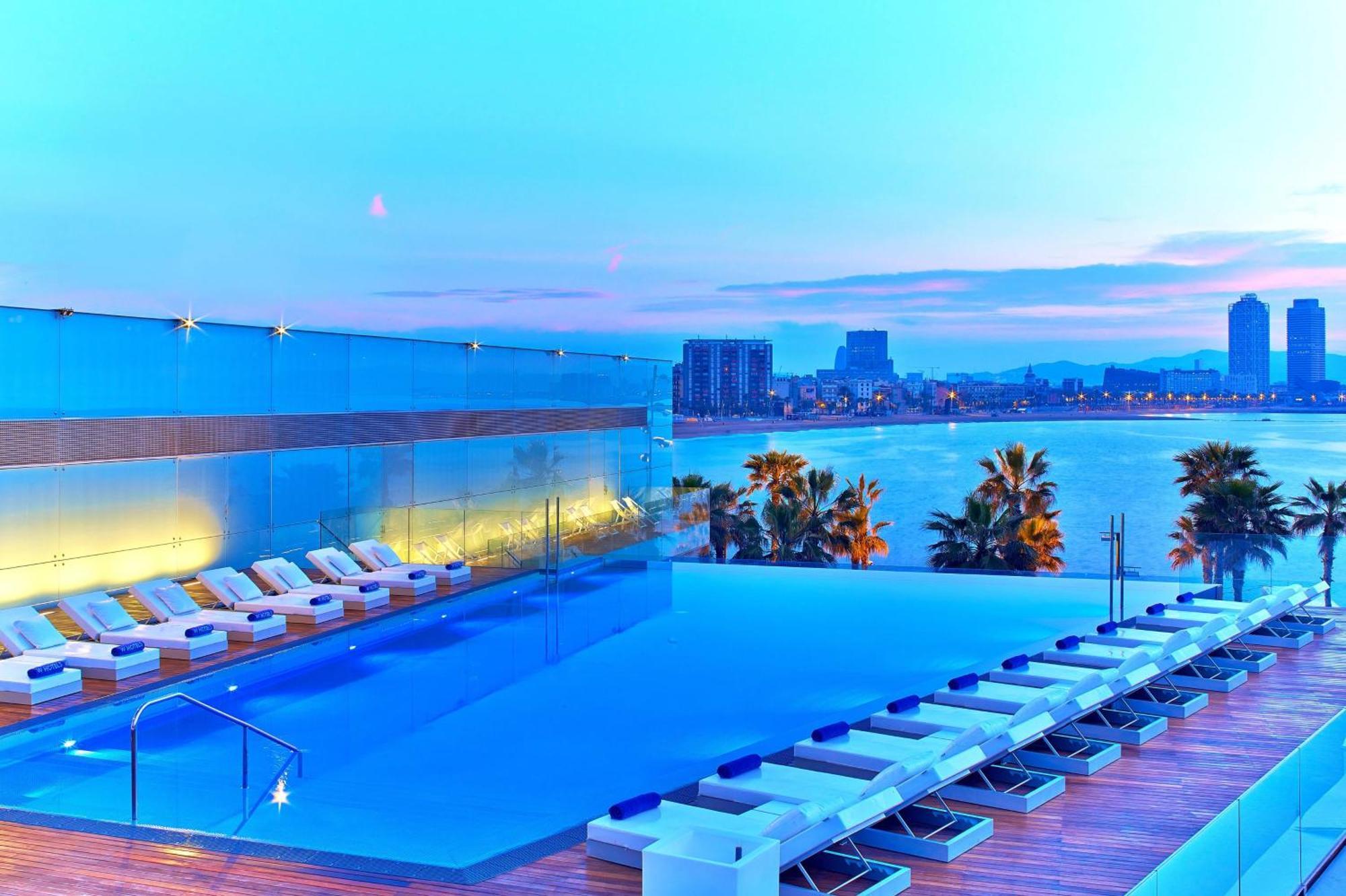 Hotel W Barcellona Esterno foto The pool at the hotel