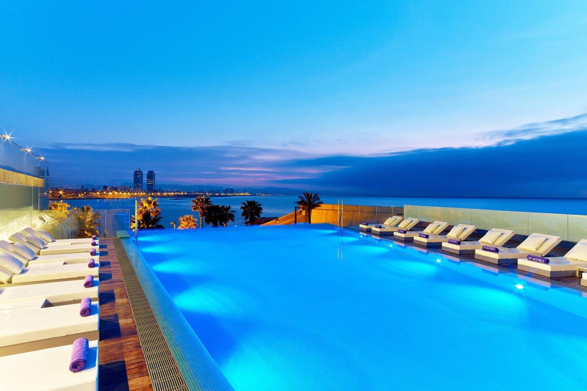 Hotel W Barcellona Esterno foto Infinity pool at the Hotel W Barcelona, Spain