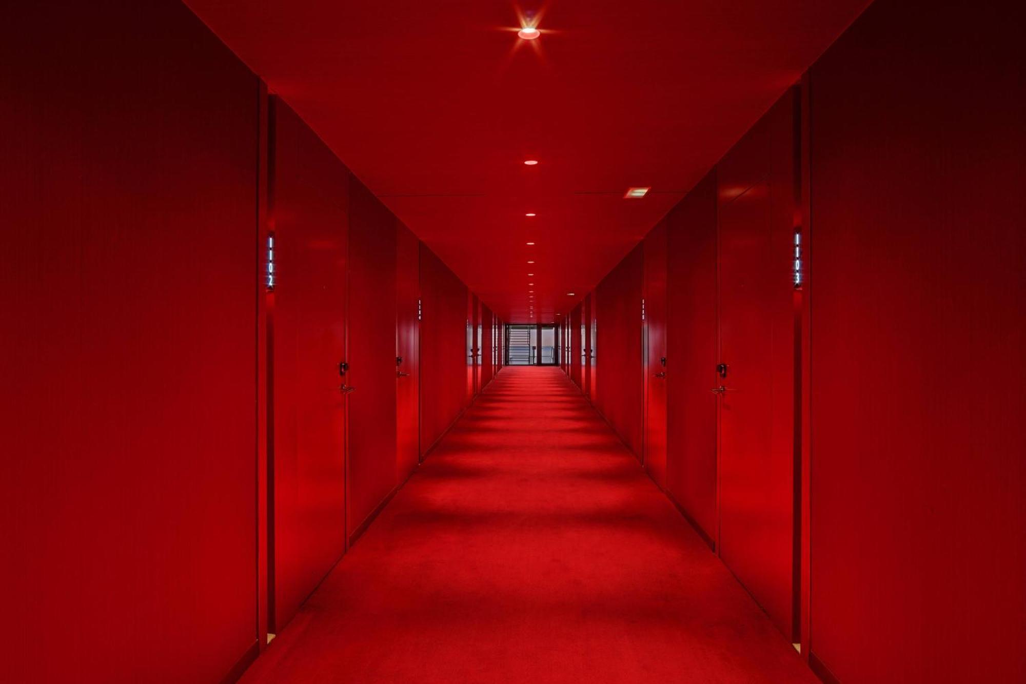 Hotel W Barcellona Esterno foto A corridor at the Standard East Village