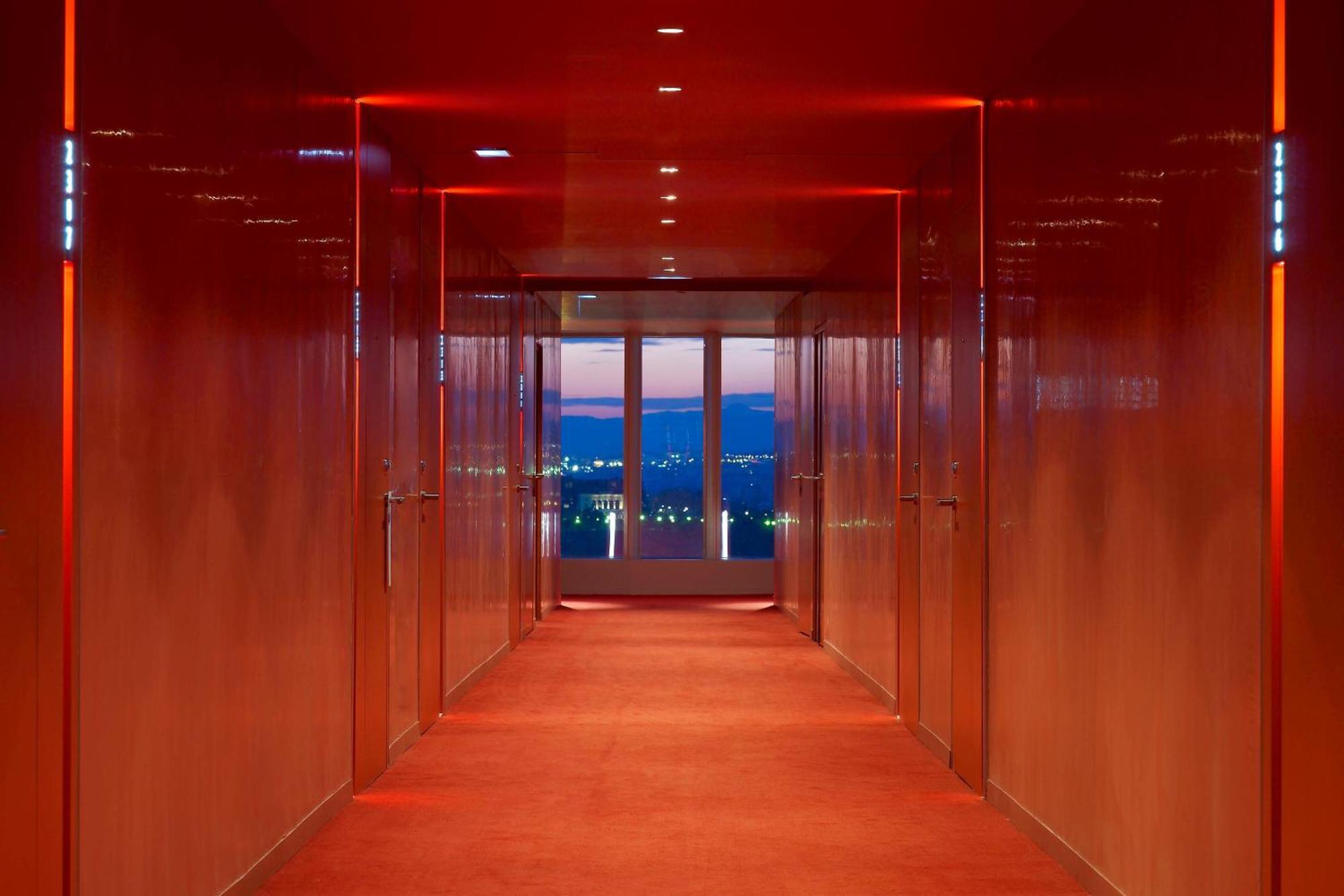 Hotel W Barcellona Esterno foto A corridor on board